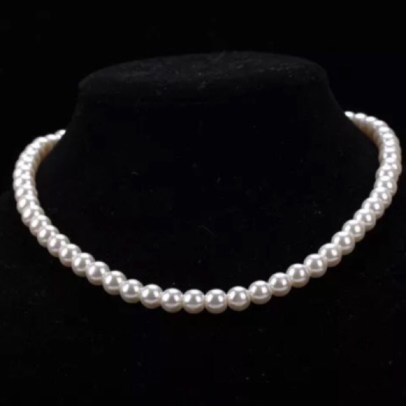 ‼️3/$30 Elegant White Pearl Necklace - Picture 1 of 3